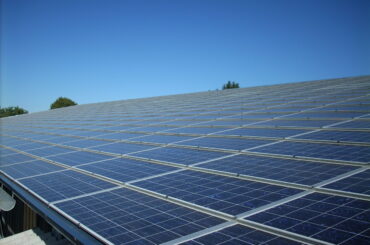 panneaux-solaires-integres-sur-toiture